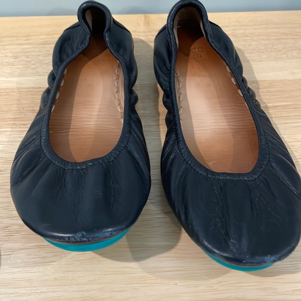 Tieks Black leather foldable ballet flat size 8